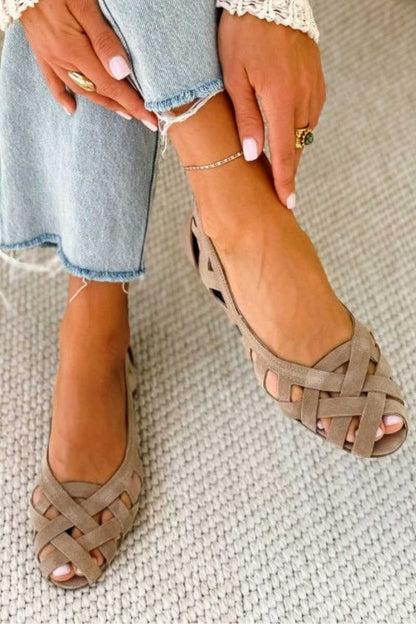 Colección Verano – Sandalias planas con aberturas