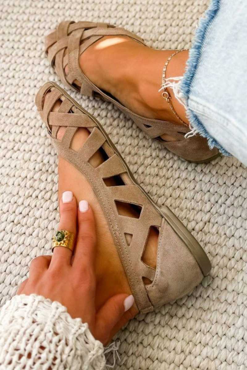 Colección Verano – Sandalias planas con aberturas