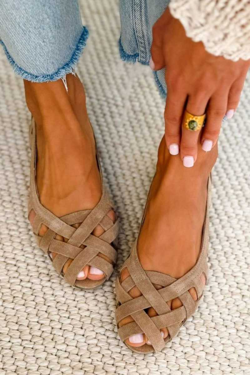Colección Verano – Sandalias planas con aberturas